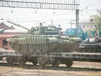 Российские оккупанты привезли в Мелитополь эшелон снятых с консервации танков Т-62 – ОВА