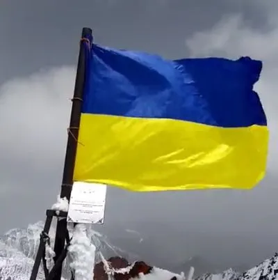 В Кыргызстане на пике имени путина установили флаг Украины