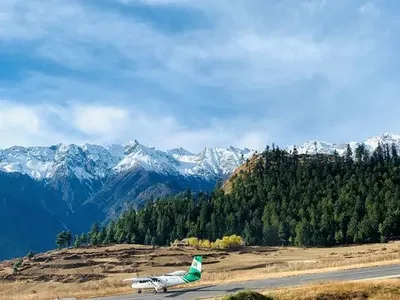 В горах Непала исчез самолет с 22 людьми на борту