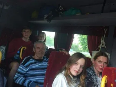 Волонтери евакуювали 12 жителів Привілля - ОВА