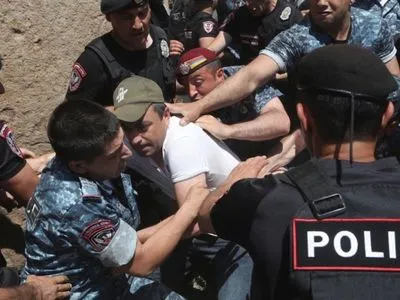 На акции протеста в Ереване задержано более 100 демонстрантов