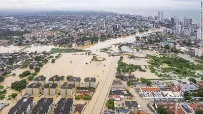 По меньшей мере 91 человек погиб от наводнения в Бразилии, десятки пропали без вести