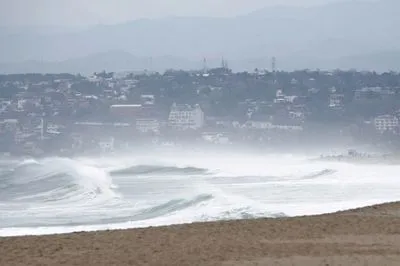 Ураган "Агата" ударил по пляжным курортам Мексики в Тихом океане