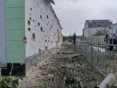 Миколаїв вранці обстріляли: окупанти пошкодили 21 будинок, травмована одна людина