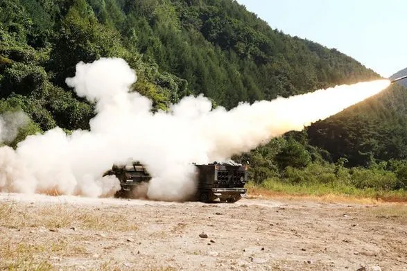 Велика Британія вимагає схвалення США на відправку ракетних систем M270 в Україну