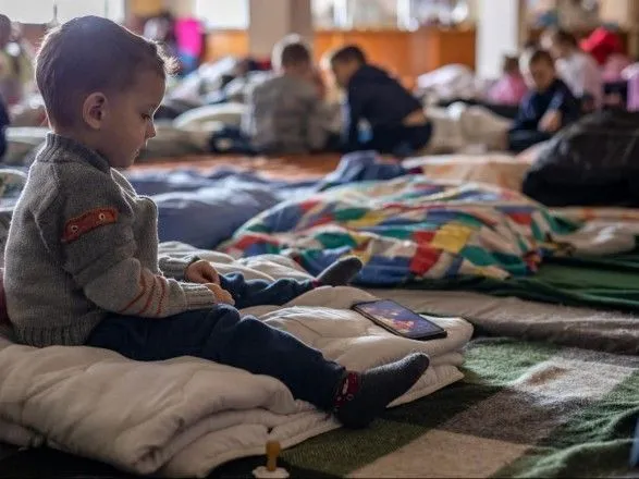 Через війну в Україні до країн ЄС виїхало понад 900 тисяч дітей
