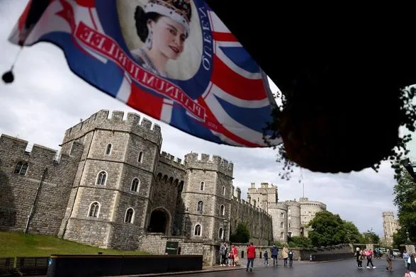 Королева Елизавета пропустит пятничное юбилейное мероприятие из-за "дискомфорта"