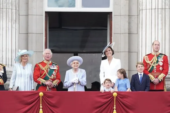 70 років з моменту коронації Єлизавети ІІ: в Лондоні відбувся військовий парад
