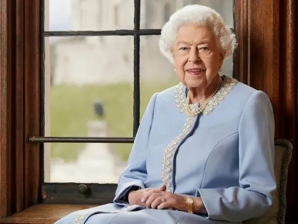 Во дворце показали новое фото королевы Елизаветы II в честь платинового юбилея