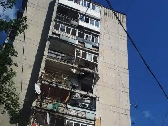 У Сєвєродонецьку росіяни обстріляли «Азот», у Лисичанську – будівлі поліції та пошти