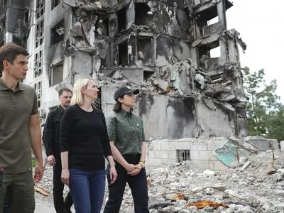Бриджит Бринк посетила разрушенную российскими войсками Бородянку