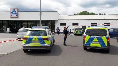 Чоловік застрелив себе та жінку в одному із супермаркетів Німеччини