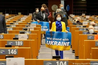 Європарламент рекомендував дати Україні статус кандидата на вступ до ЄС
