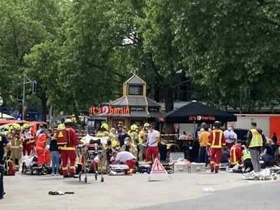 У Берліні автомобіль врізався у натовп, одна людина загинула