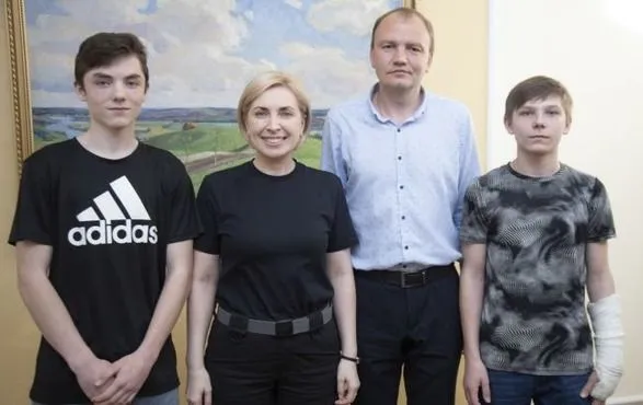 С оккупированных территорий вернули двух подростков-студентов колледжа в Мариуполе - Верещук