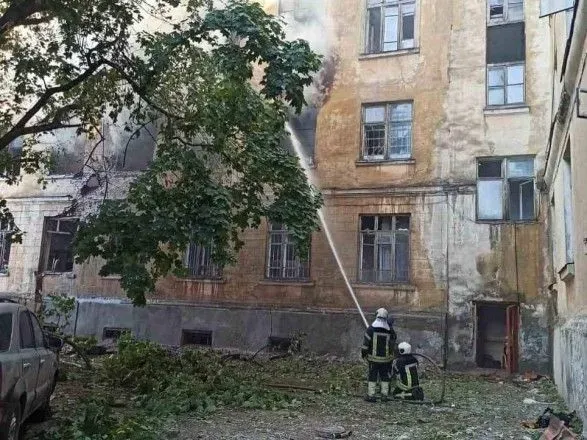 Рашисты обстреляли Лисичанск: от обстрелов повреждено несколько многоэтажек и погиб 1 человек