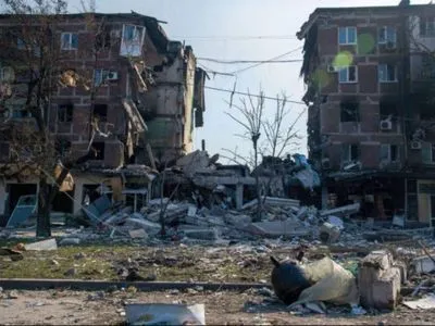 Погибших убирают вместе со строительным мусором: в Мариуполе ускорили снос домов