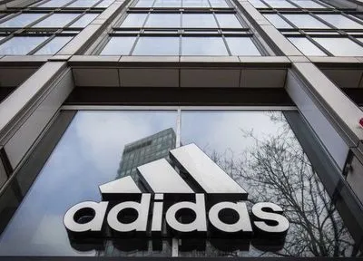 Adidas не планує відновлювати діяльність у росії