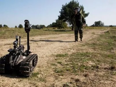 Британская компания "QinetiQ" передаст Украине роботов-саперов