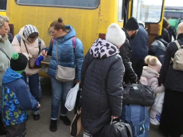 З Луганщини евакуювали 30 осіб, з них три дитини