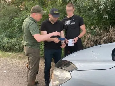 3 тыс. долл. за "помощь": в Одесской области организовали схему по выезду за границу военнообязанных