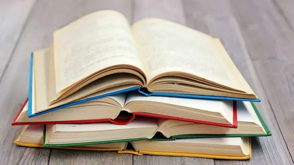 В Украине предлагают запретить импорт книг из рф и беларуси