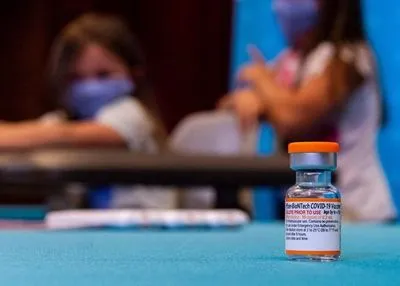 США схвалили вакцини Pfizer та Moderna для найменших дітей