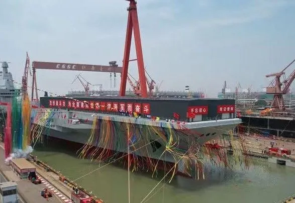 Китай спустил на воду третий авианосец