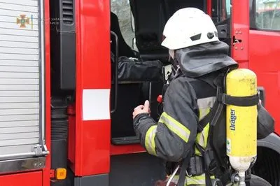У Харкові через ворожий обстріл спалахнула пожежа в 16-поверхівці