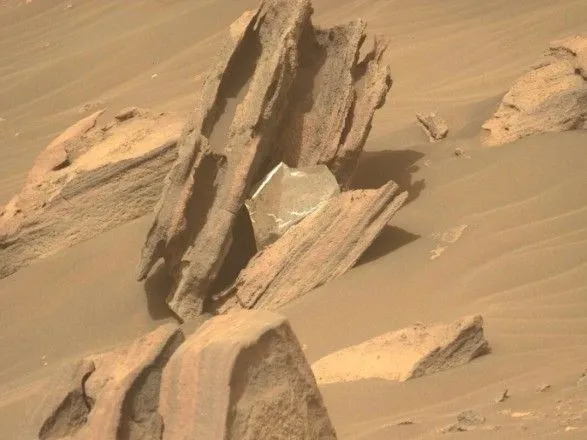 Апарат Perseverance знайшов на Марсі сміття