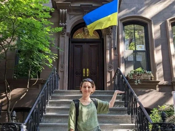 У Нью-Йорку будинок Керрі Бредшоу прикрасили прапором України