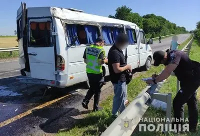 В Одесской области перевернулась маршрутка с людьми, есть травмированные