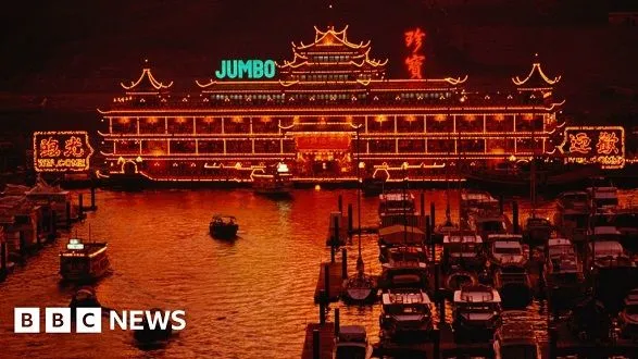 Культовый плавучий ресторан из фильма о Бонде в Гонконге затонул