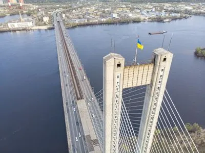 Южный мост в столице закрывают для частного транспорта