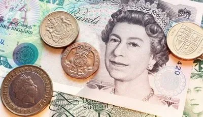 Британія заборонила ввіз фунтів у росію