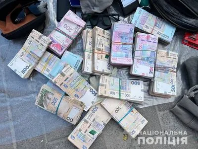 В Киеве валютные мошенники забрали у мужчины почти миллион гривен: схема