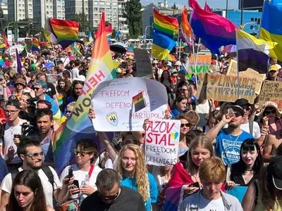 У Варшаві розпочався KyivPride: на марш за мир і свободу вийшли сотні українців