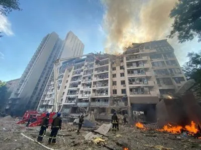Ракетний удар по житловому будинку в Києві: Кличко повідомив про чотирьох госпіталізованих