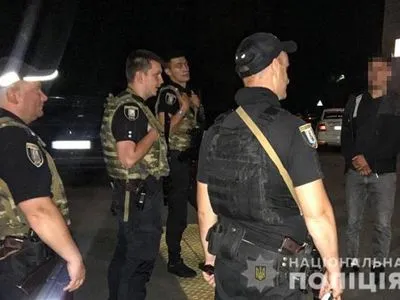 У Києві поліція провела рейди нічними закладами: скільки повісток вручили