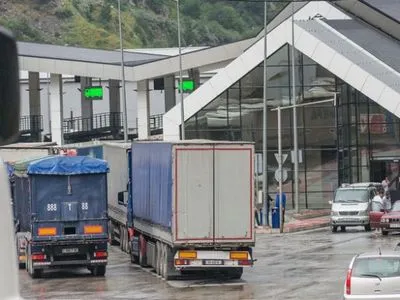 Грузія тимчасово закрила сухопутний пункт пропуску на кордоні з росією