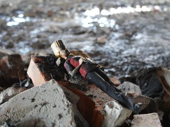 Удар по ТРЦ у Кременчуку: під час розбору завалів  рятувальники виявили 7 фрагментів людських тіл