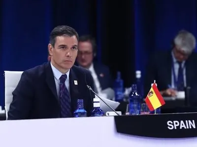 На саммите НАТО произошел конфуз с испанским флагом