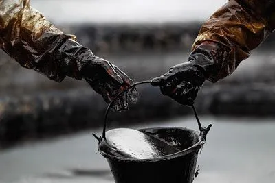 Ціни на нафту знижуються після триденного зростання