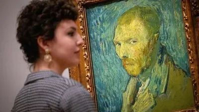 Климатические активисты приклеили руки к раме картины Ван Гога в лондонской галерее
