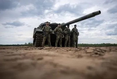 Источники: Германия и Испания обсуждают поставки танков Украине