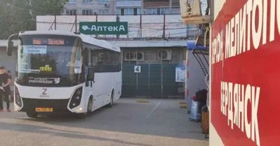 Запущений окупантами автобус Сімферополь-Херсон вирушив майже порожнім