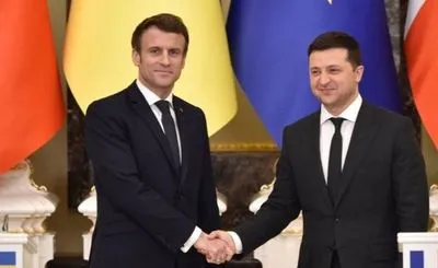 Франция передаст Украине еще шесть гаубиц "Цезарь": Зеленский поблагодарил Макрона за усиление помощи
