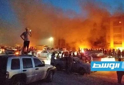 Протестующие в Ливии подожгли здание парламента