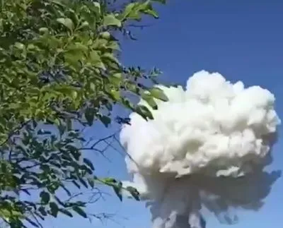 В Днепропетровской области раздался взрыв: в небо поднимается столб дыма