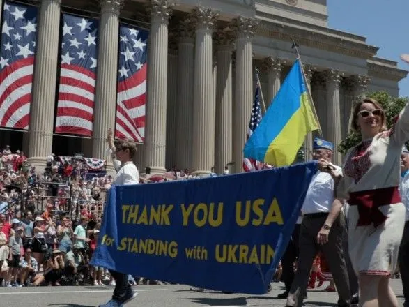 Украинская колонна впервые приняла участие в параде в День независимости США в Вашингтоне